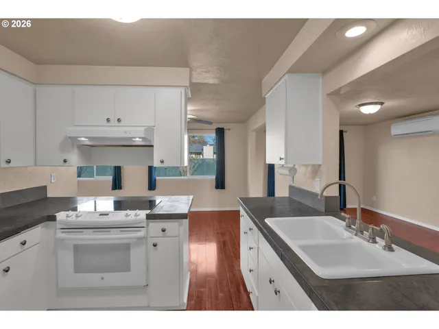 $425,000 | 596 Pinedale Avenue, Springfield, OR 97477