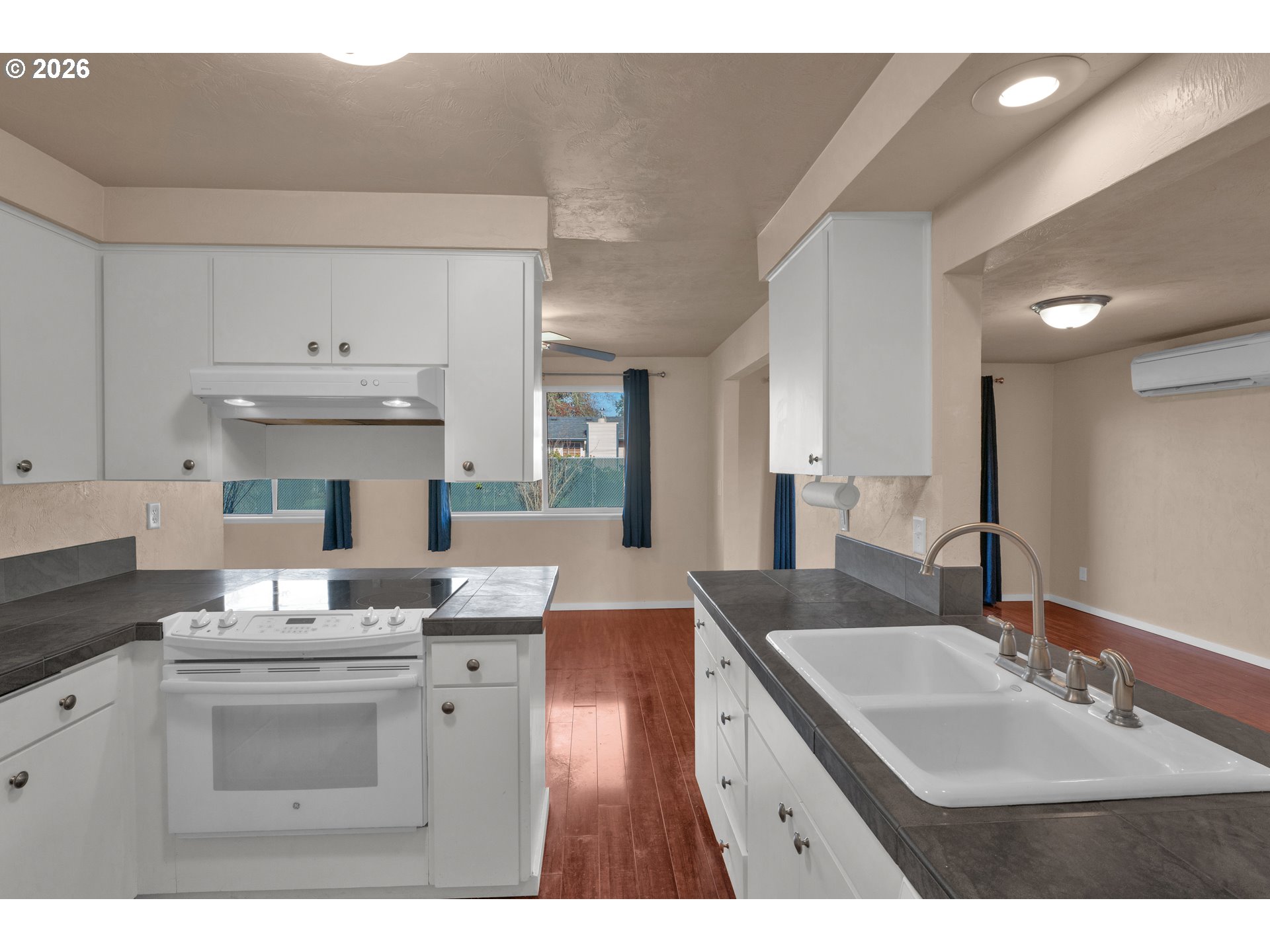 596 Pinedale Avenue Springfield, OR 97477 - Photo 9 of 41 Kitchen