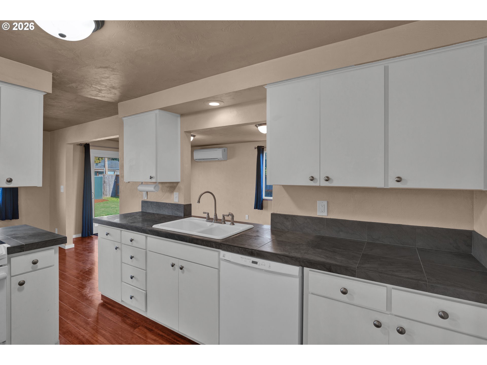 596 Pinedale Avenue Springfield, OR 97477 - Photo 10 of 41 Kitchen