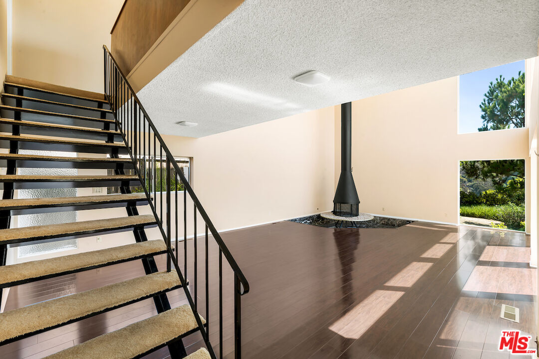 11343 Chalon Road Los Angeles, CA 90049 - Photo 11 of 45 Gallery Image 11