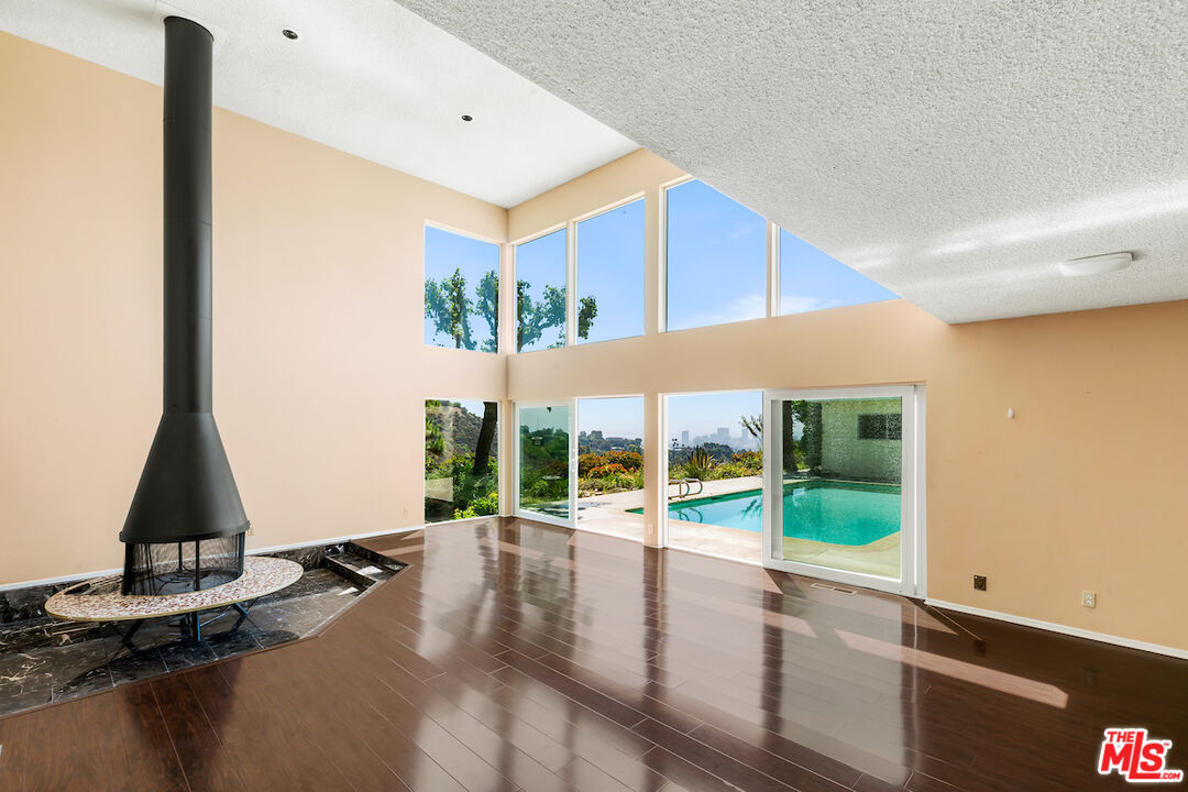 11343 Chalon Road Los Angeles, CA 90049 - Photo 13 of 45 Gallery Image 13