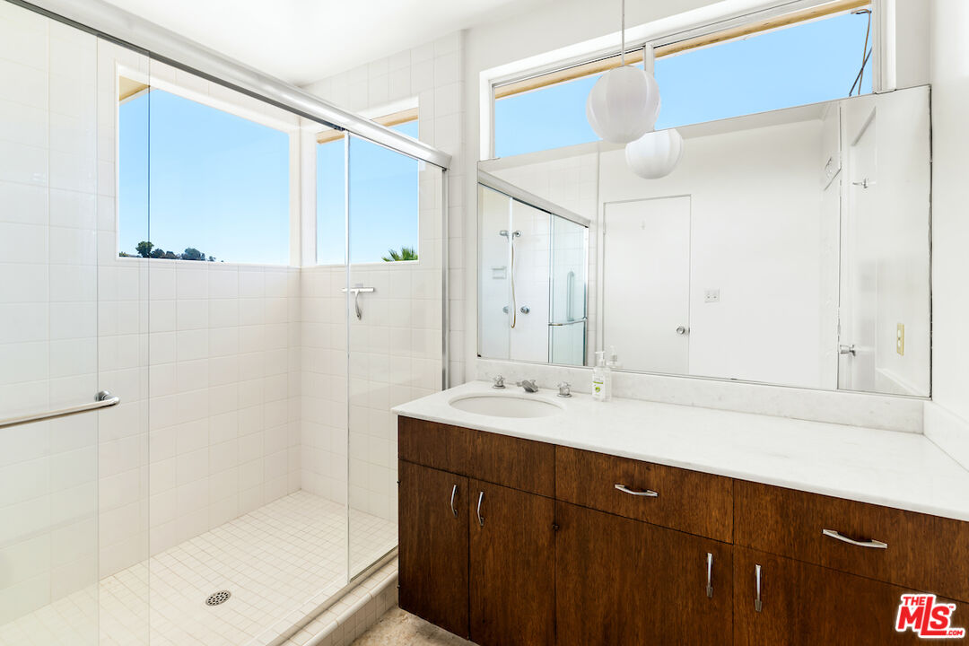 11343 Chalon Road Los Angeles, CA 90049 - Photo 30 of 45 Gallery Image 30
