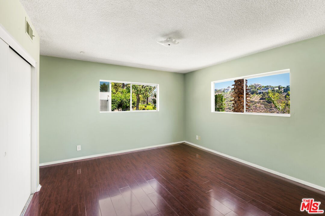 11343 Chalon Road Los Angeles, CA 90049 - Photo 31 of 45 Gallery Image 31