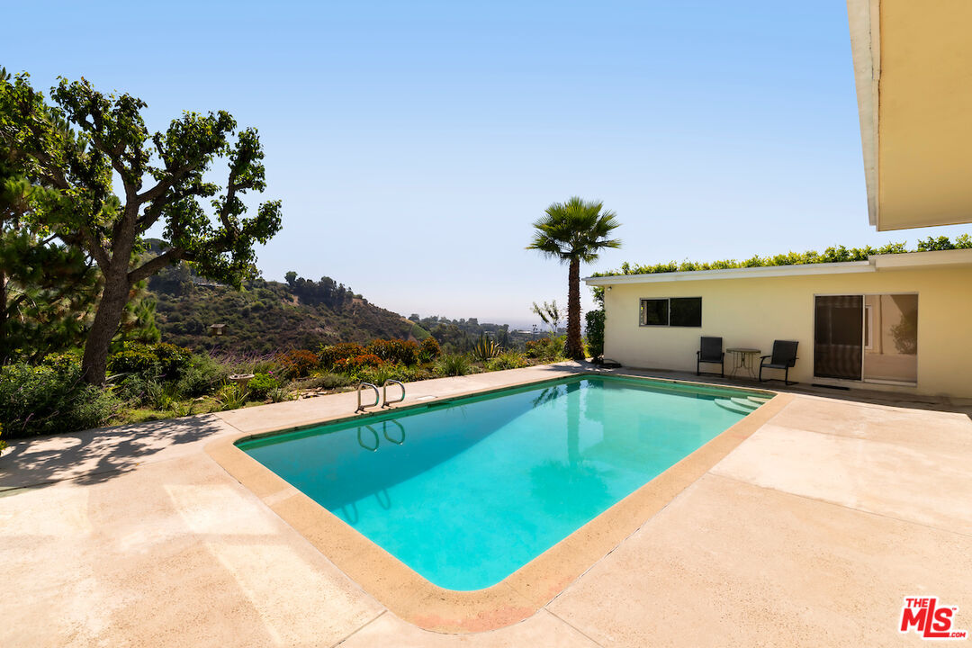 11343 Chalon Road Los Angeles, CA 90049 - Photo 35 of 45 Gallery Image 35