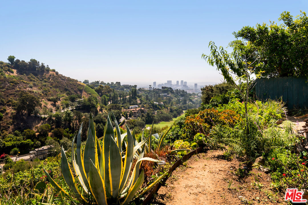 11343 Chalon Road Los Angeles, CA 90049 - Photo 42 of 45 Gallery Image 42