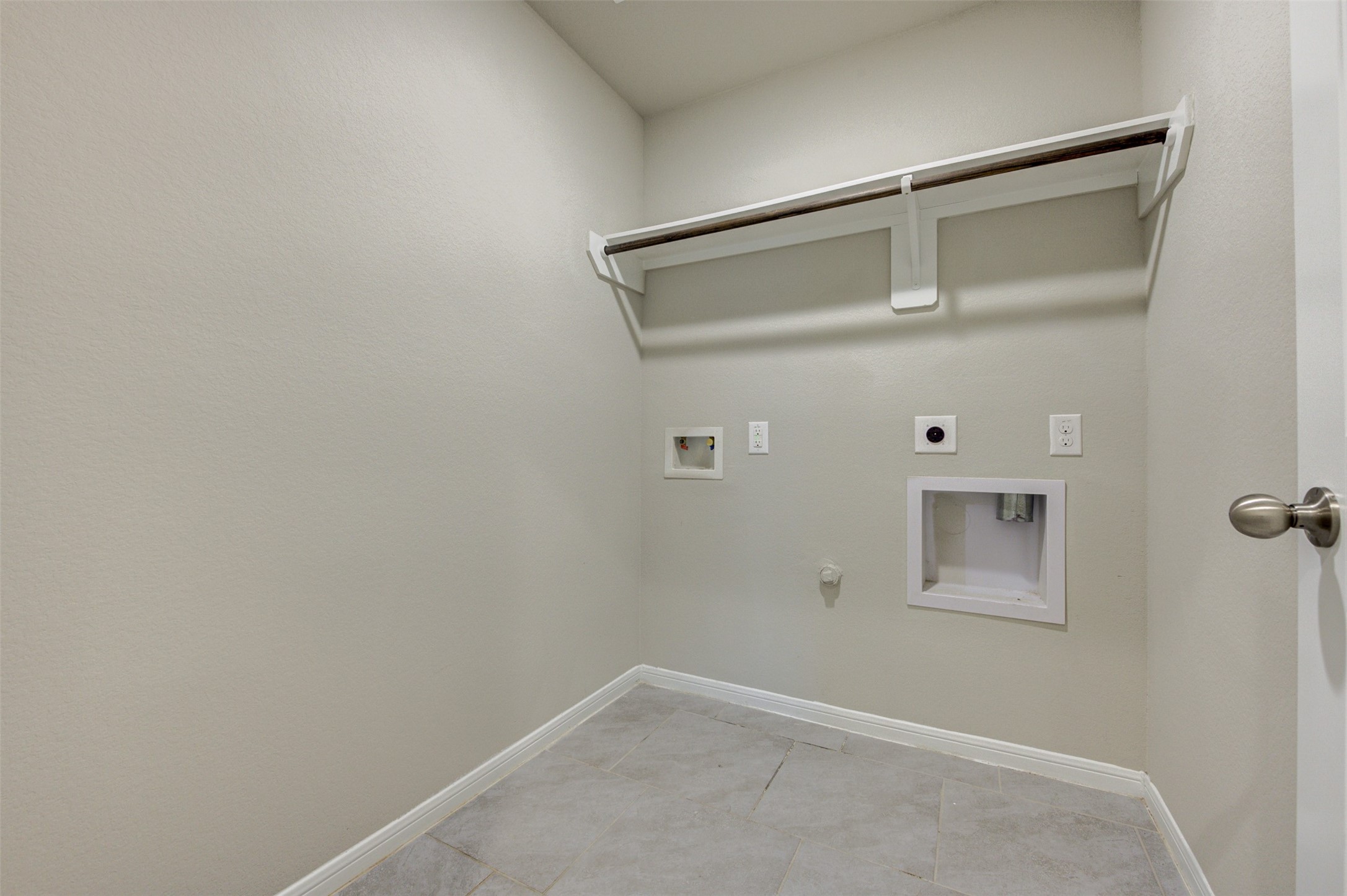 8002 Carillon Way Rosharon, TX 77583 - Photo 12 of 20