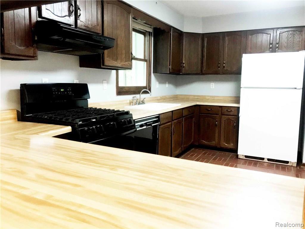 3557 Valentine Road Whitmore Lake, MI 48189 - Photo 11 of 17 Kitchen 1.jpg