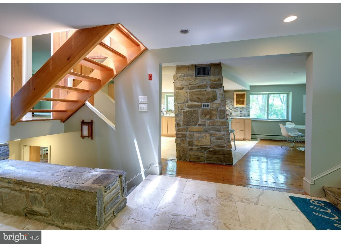 10 Fairview Road Penn Valley, PA 19072 - Photo 2 of 25 Foyer