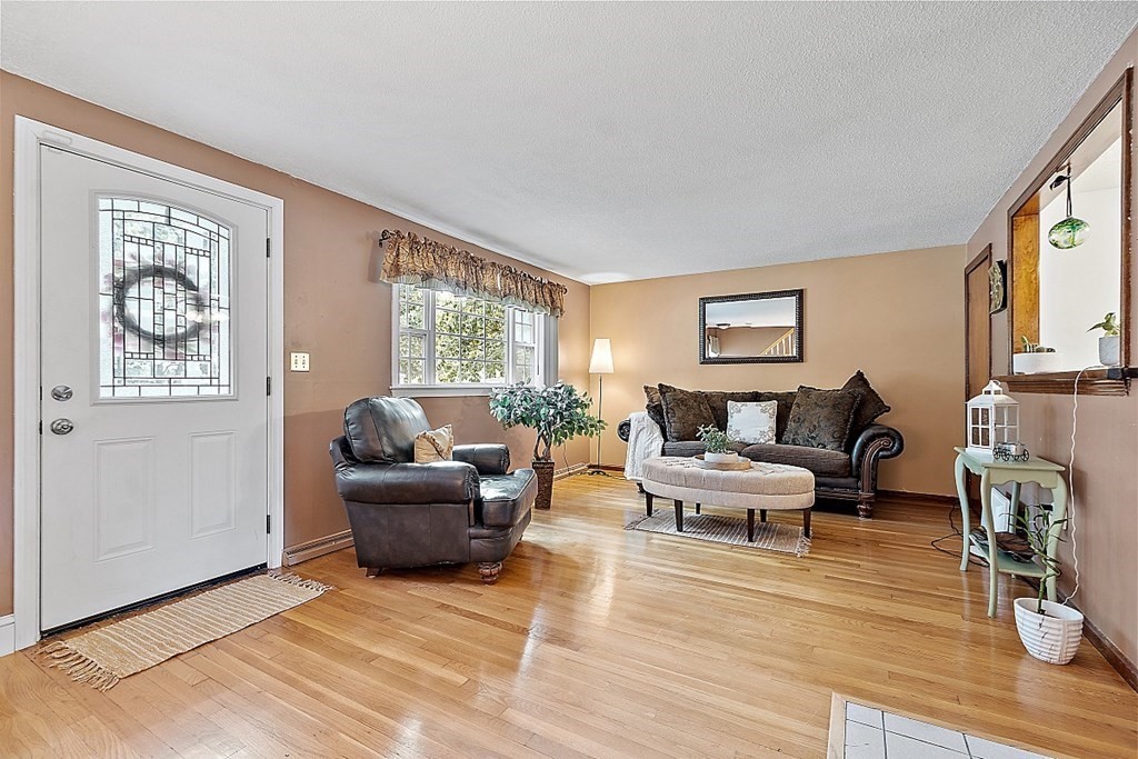 65 Whipple Road Billerica, MA 01821 - Photo 4 of 37