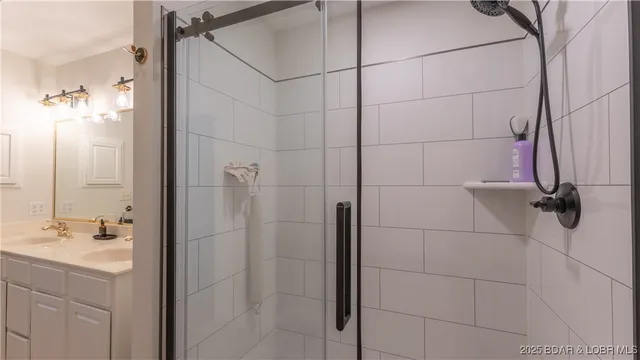 $429,000 | 306 Green Trails Court, Camdenton, MO 65020