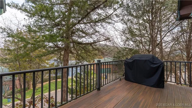 $429,000 | 306 Green Trails Court, Camdenton, MO 65020