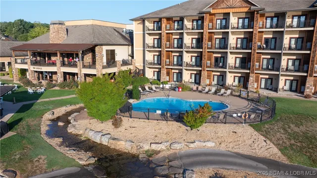 $429,000 | 306 Green Trails Court, Camdenton, MO 65020