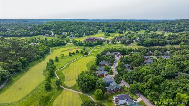 $429,000 | 306 Green Trails Court, Camdenton, MO 65020