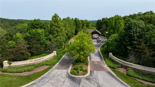 $429,000 | 306 Green Trails Court, Camdenton, MO 65020