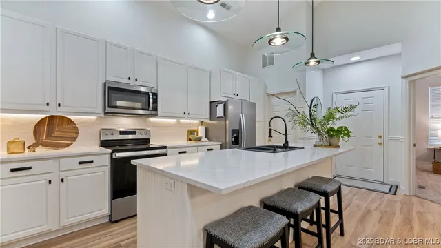 $429,000 | 306 Green Trails Court, Camdenton, MO 65020