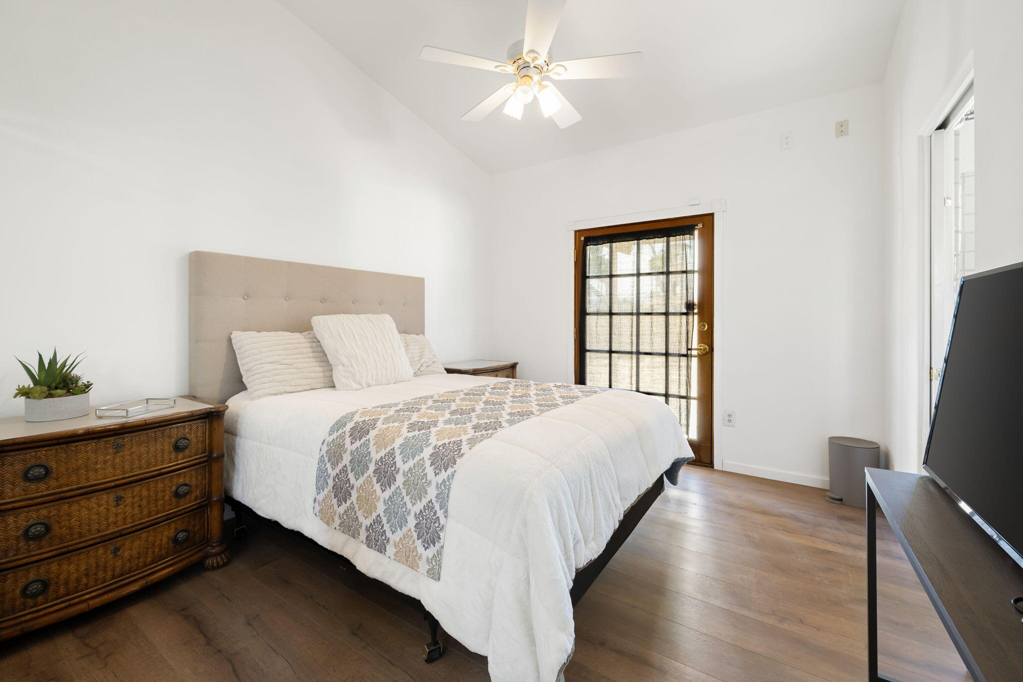 72125 Vía Vail Rancho Mirage, CA 92270 - Photo 5 of 38 37-web-or-mls-SH_Valle_0325_OPMG_037