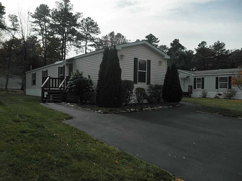 13 Sandra Circle Coventry, RI 02816 - Photo 1 of 12 Exterior Front.
