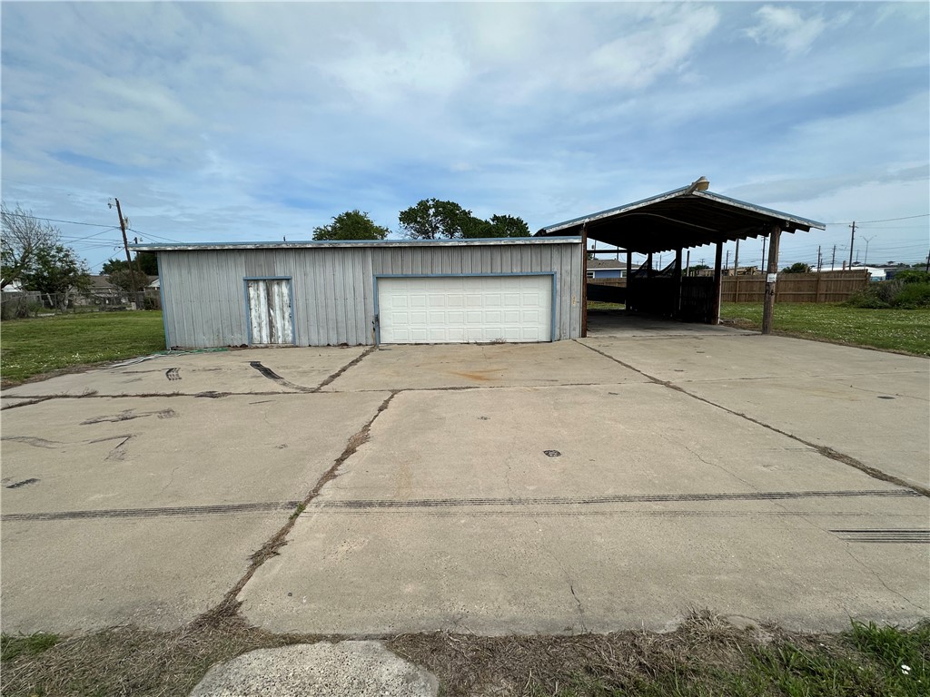 417 Linnet Courts Corpus Christi, TX 78418 - Photo 18 of 20 a front view of house with yard