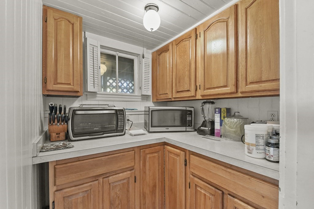 35 Bernard Road Grafton, MA 01536 - Photo 12 of 38 Gallery Image 12