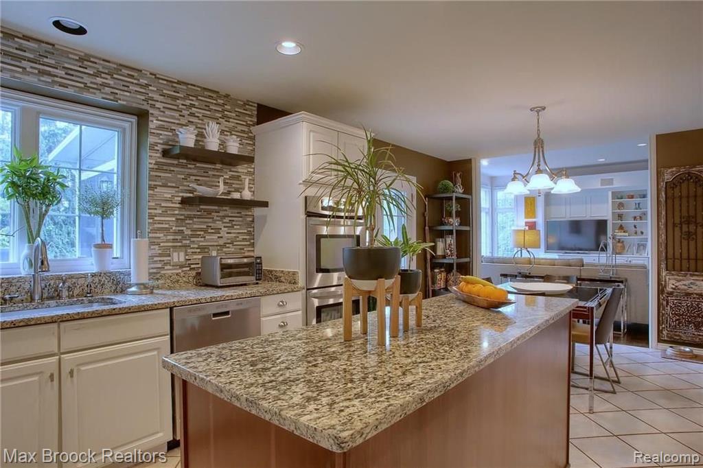 30755 Country Ridge Circle Farmington Hills, MI 48331 - Photo 11 of 42
