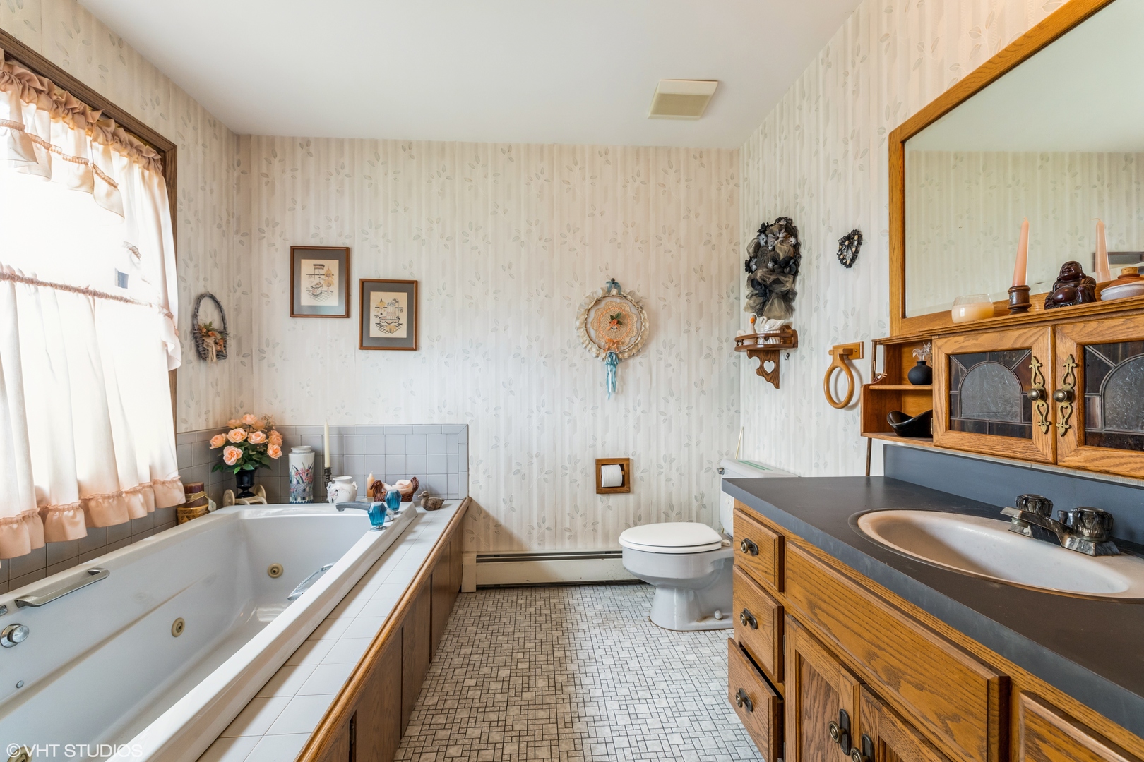 7305 West Pauling Road Monee, IL 60449 - Photo 23 of 27 a bathroom with a sink a toilet and a bathtub