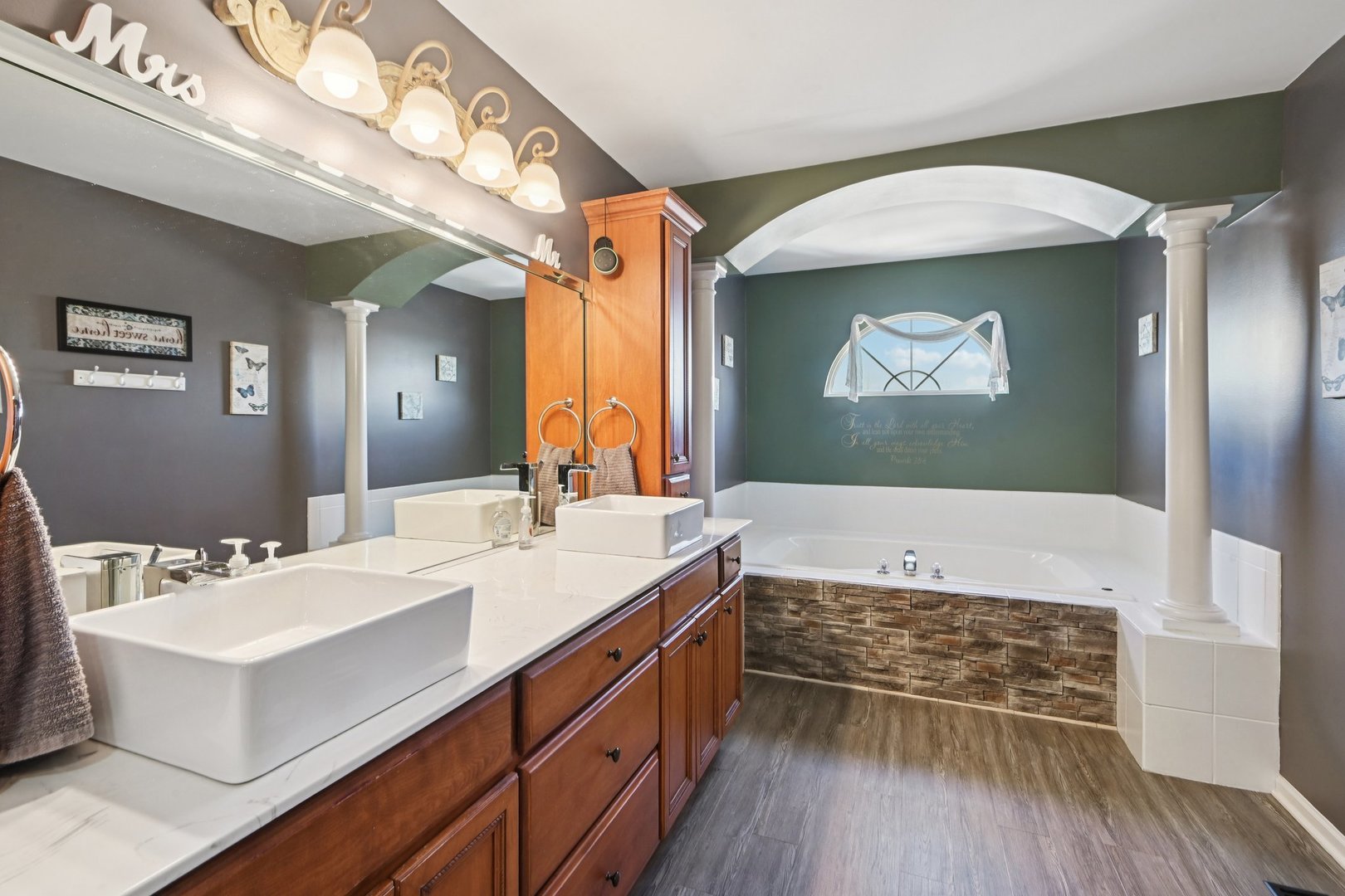 16385 Celtic Circle Manhattan, IL 60442 - Photo 29 of 49 a spacious bathroom with a double vanity sink and a mirror