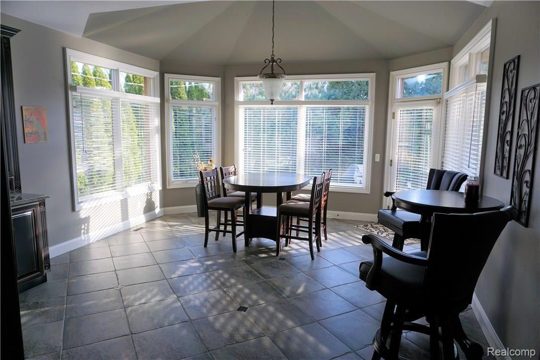 521 Hampton Road Grosse Pointe, MI 48236 - Photo 5 of 48 5 (2).JPG
