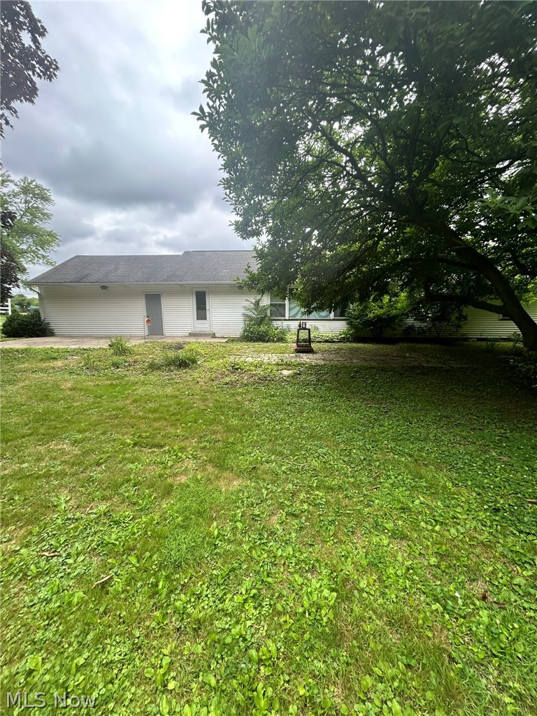 2569 Johnny Cake Road Southeast Warren, OH 44484 - Photo 4 of 39