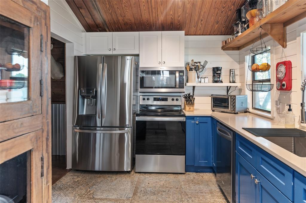309 Shore Line Drive Tool, TX 75143 - Photo 7 of 23 a kitchen with stainless steel appliances granite countertop a refrigerator and a sink