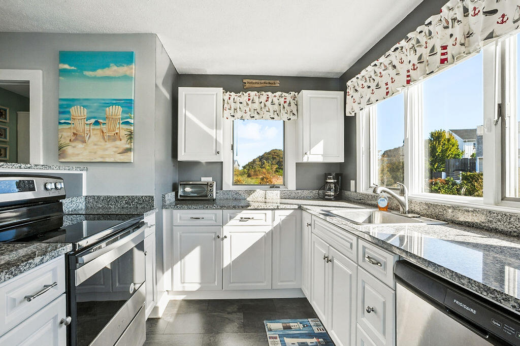 111 Mile Stretch Road Biddeford, ME 04005 - Photo 8 of 33 oceanview_pmcpheeters_111milestretchbidd