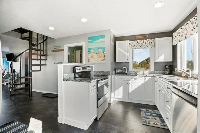 $1,200,000 | 111 Mile Stretch Road, Biddeford, ME 04005