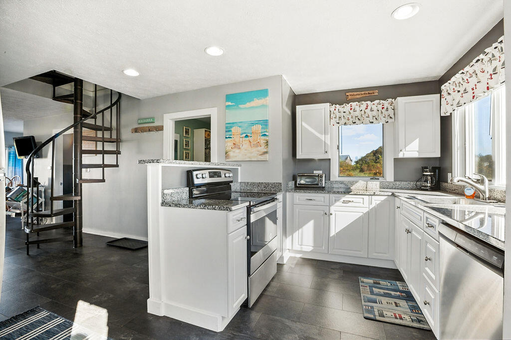 111 Mile Stretch Road Biddeford, ME 04005 - Photo 9 of 33 oceanview_pmcpheeters_111milestretchbidd