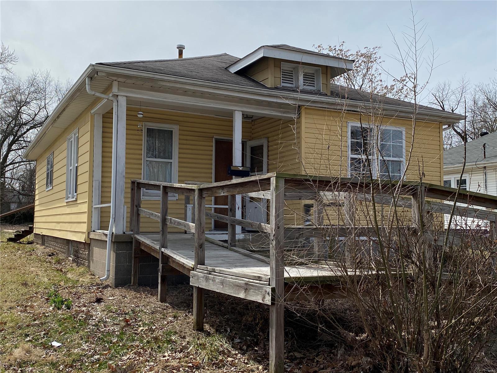 2213 Locust Avenue Alton, IL 62002 - Photo 2 of 14 Gallery Image 2