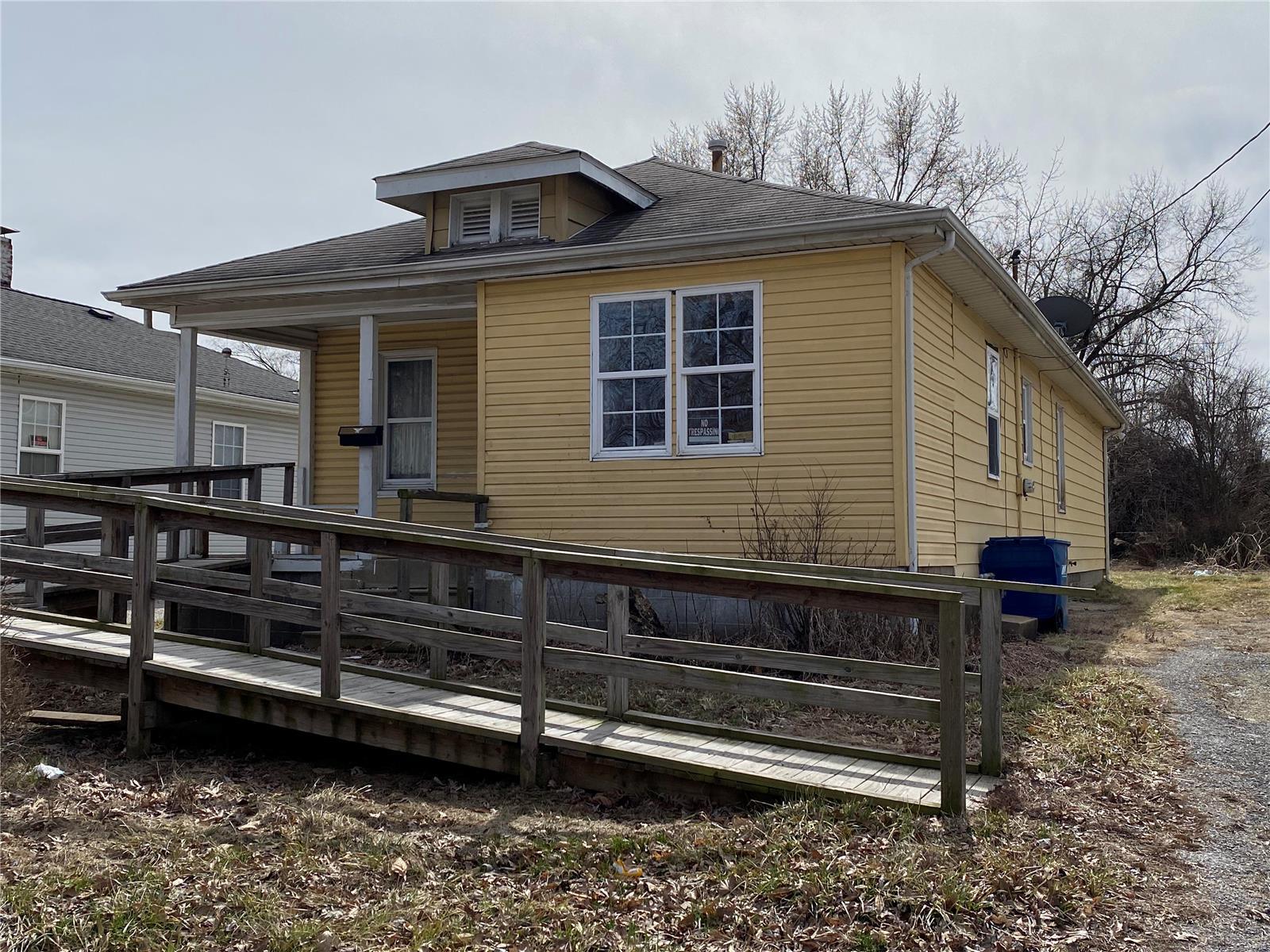 2213 Locust Avenue Alton, IL 62002 - Photo 3 of 14 Gallery Image 3