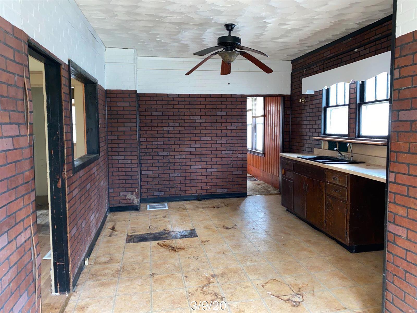 2213 Locust Avenue Alton, IL 62002 - Photo 5 of 14 Gallery Image 5