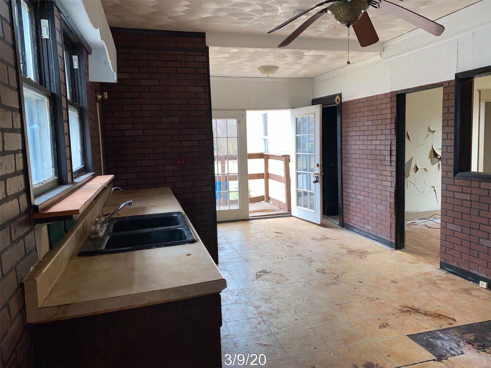 2213 Locust Avenue Alton, IL 62002 - Photo 6 of 14 Gallery Image 6