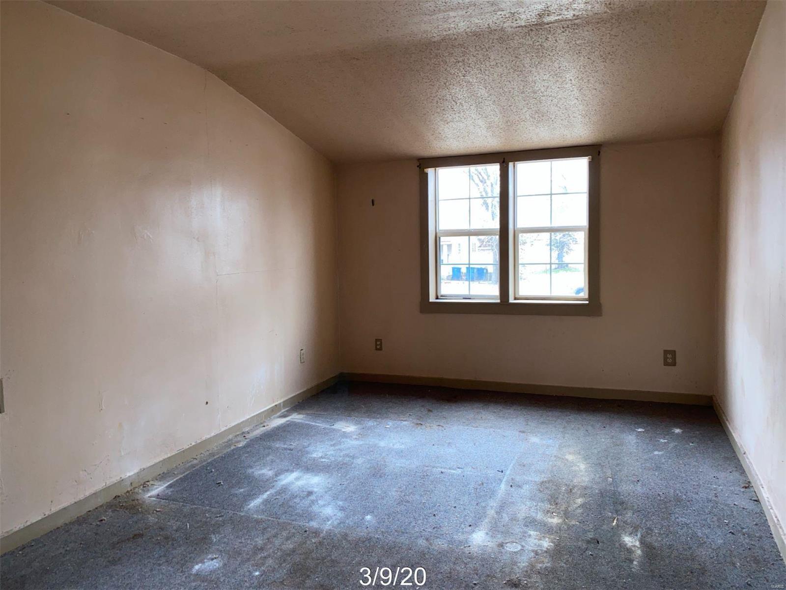2213 Locust Avenue Alton, IL 62002 - Photo 10 of 14 Gallery Image 10