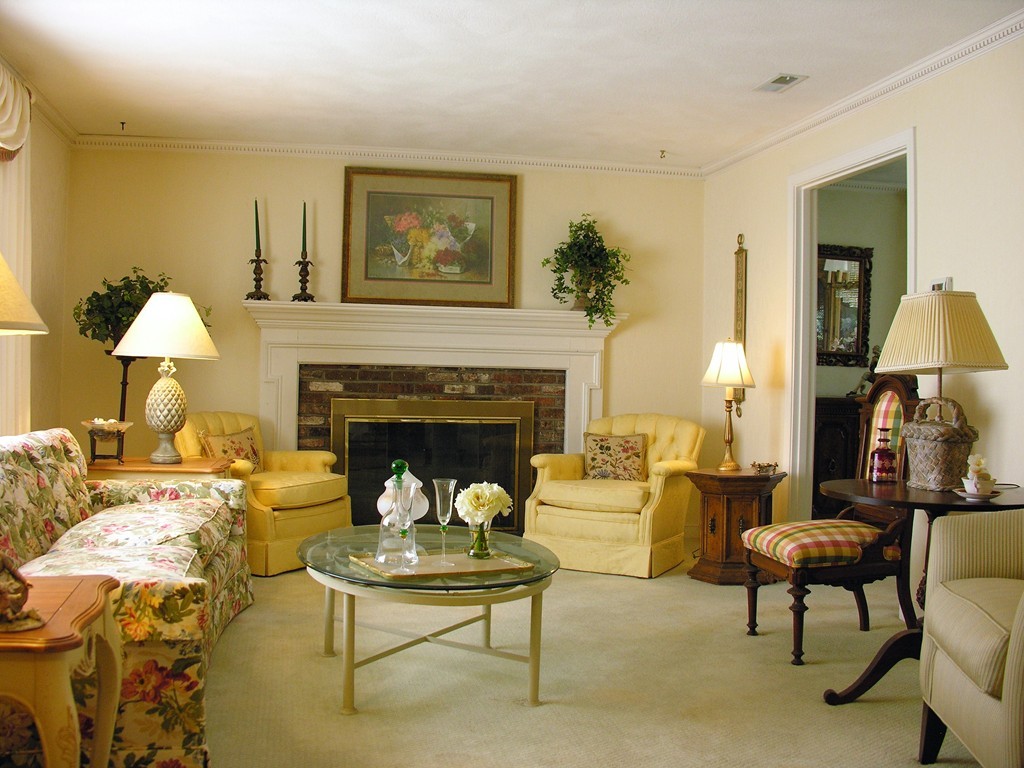 4 Lantern Road Framingham, MA 01702 - Photo 3 of 29