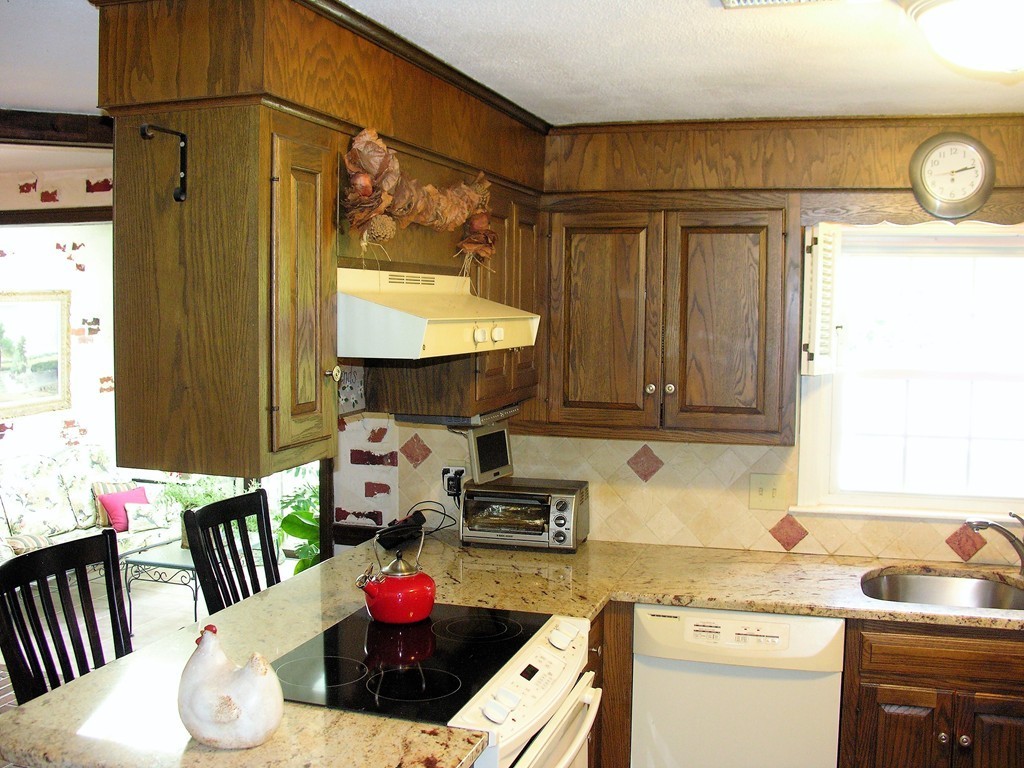 4 Lantern Road Framingham, MA 01702 - Photo 6 of 29