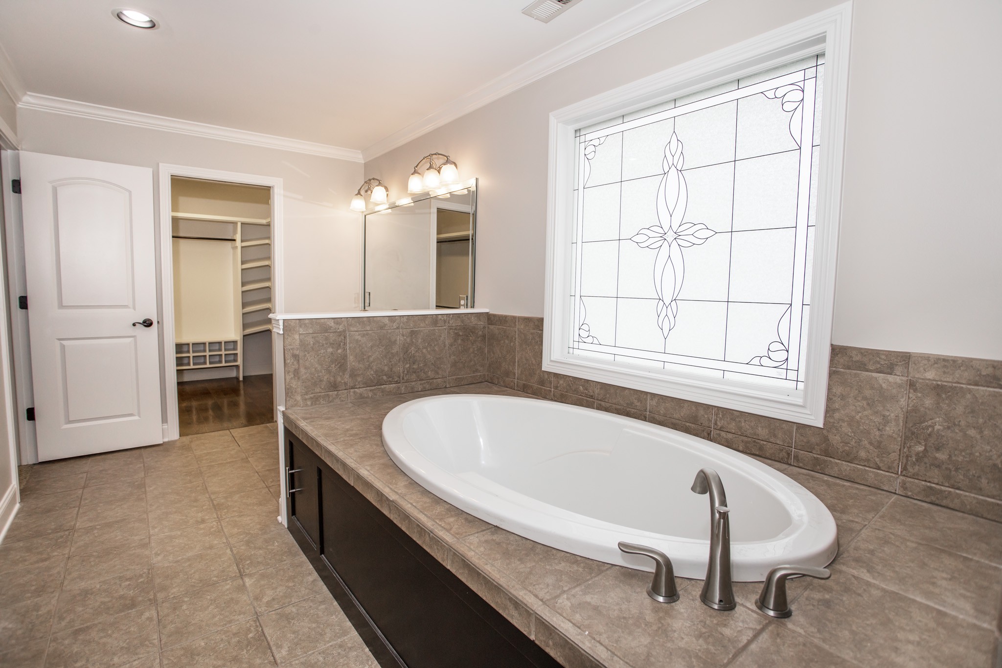 5325 Fred Perry Road Springfield, TN 37172 - Photo 13 of 26 a spacious bathroom with a bathtub and chandelier