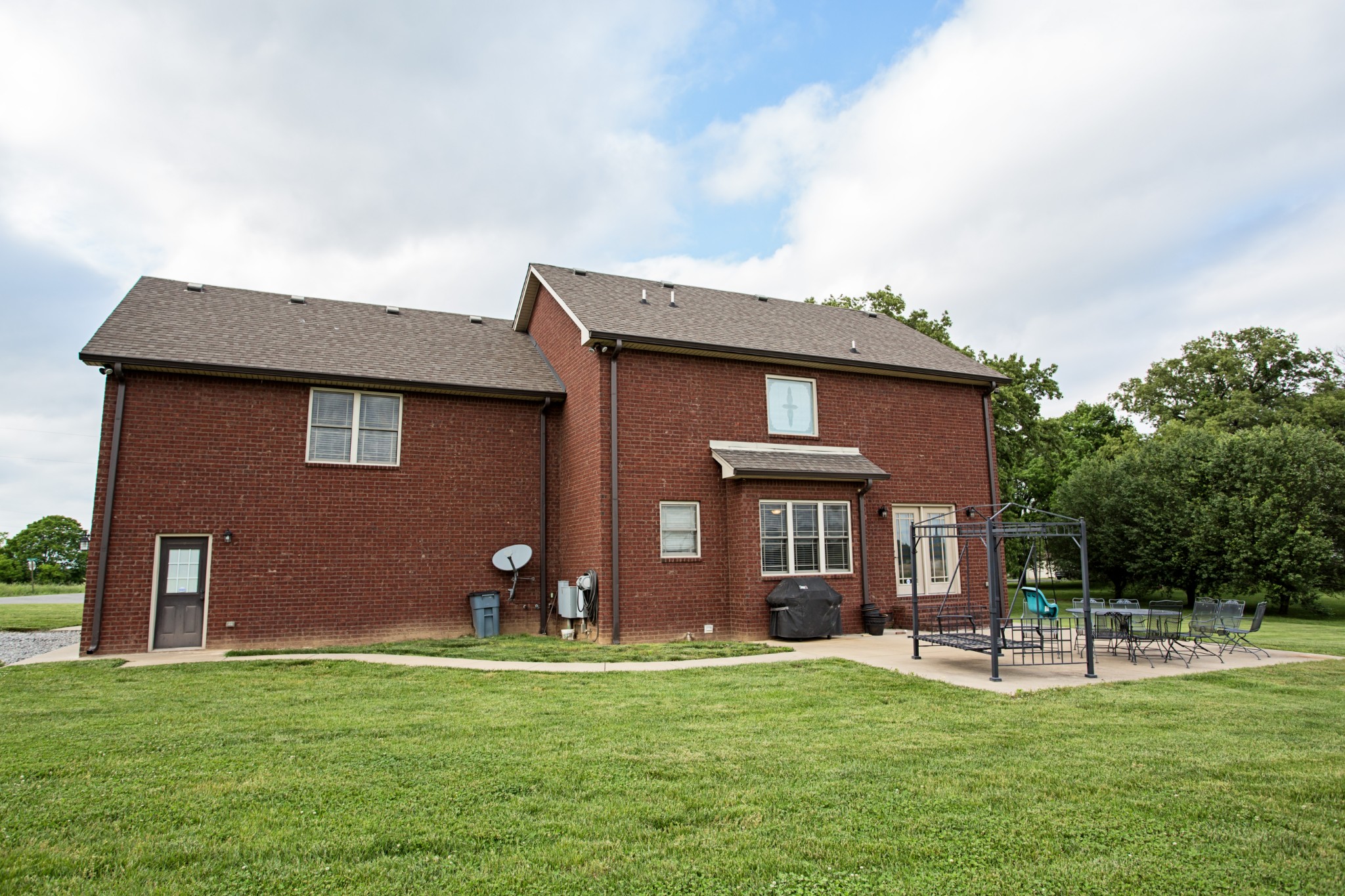 5325 Fred Perry Road Springfield, TN 37172 - Photo 23 of 26 a front view of a house with a garden