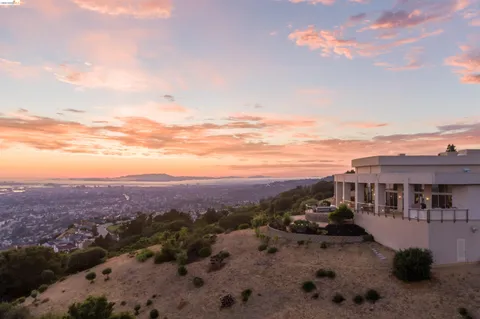 $5,800,000 | 13367 Campus Drive, Oakland, CA 94619