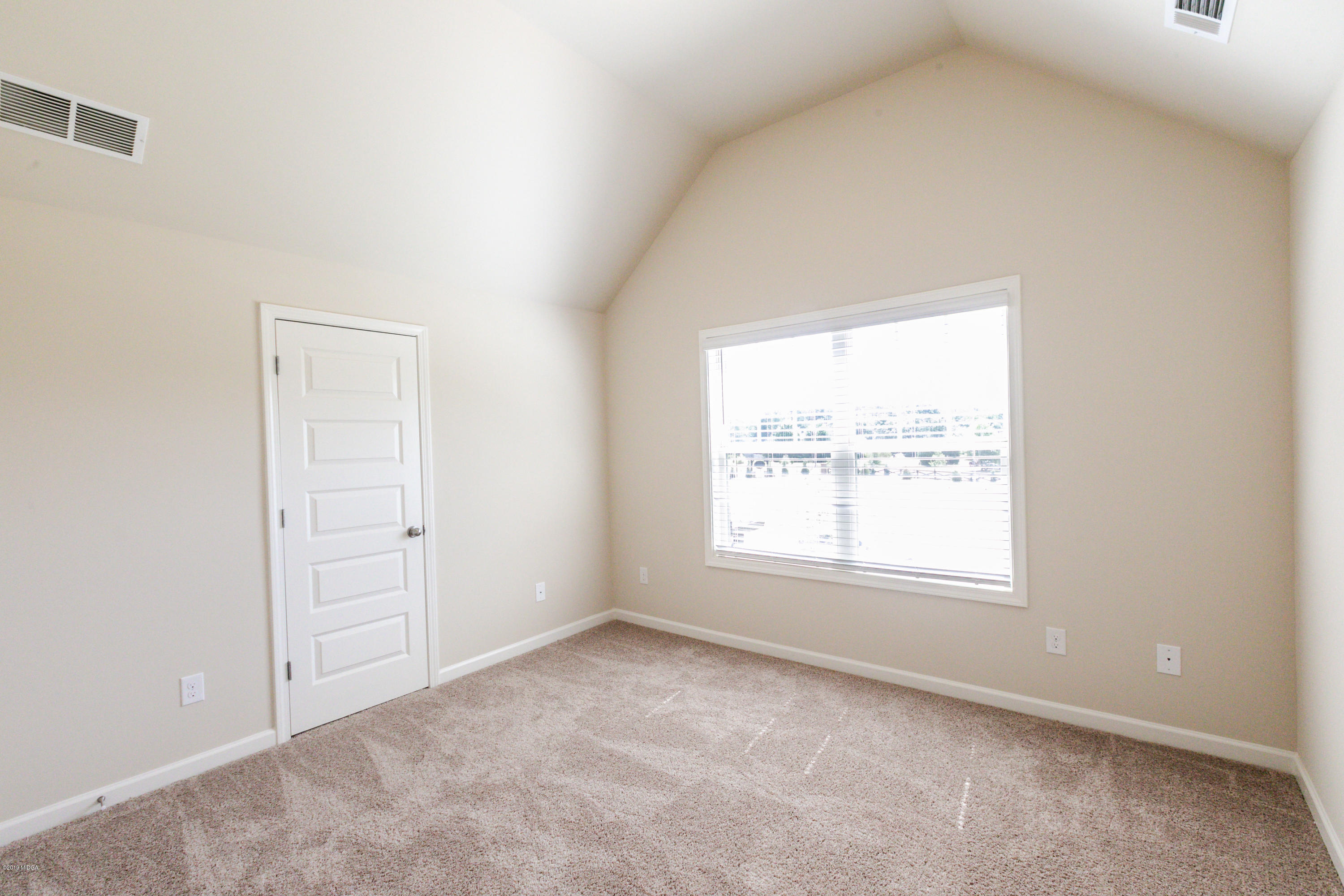 160 Homestead Circle Forsyth, GA 31029 - Photo 33 of 40 an empty room with windows and closet