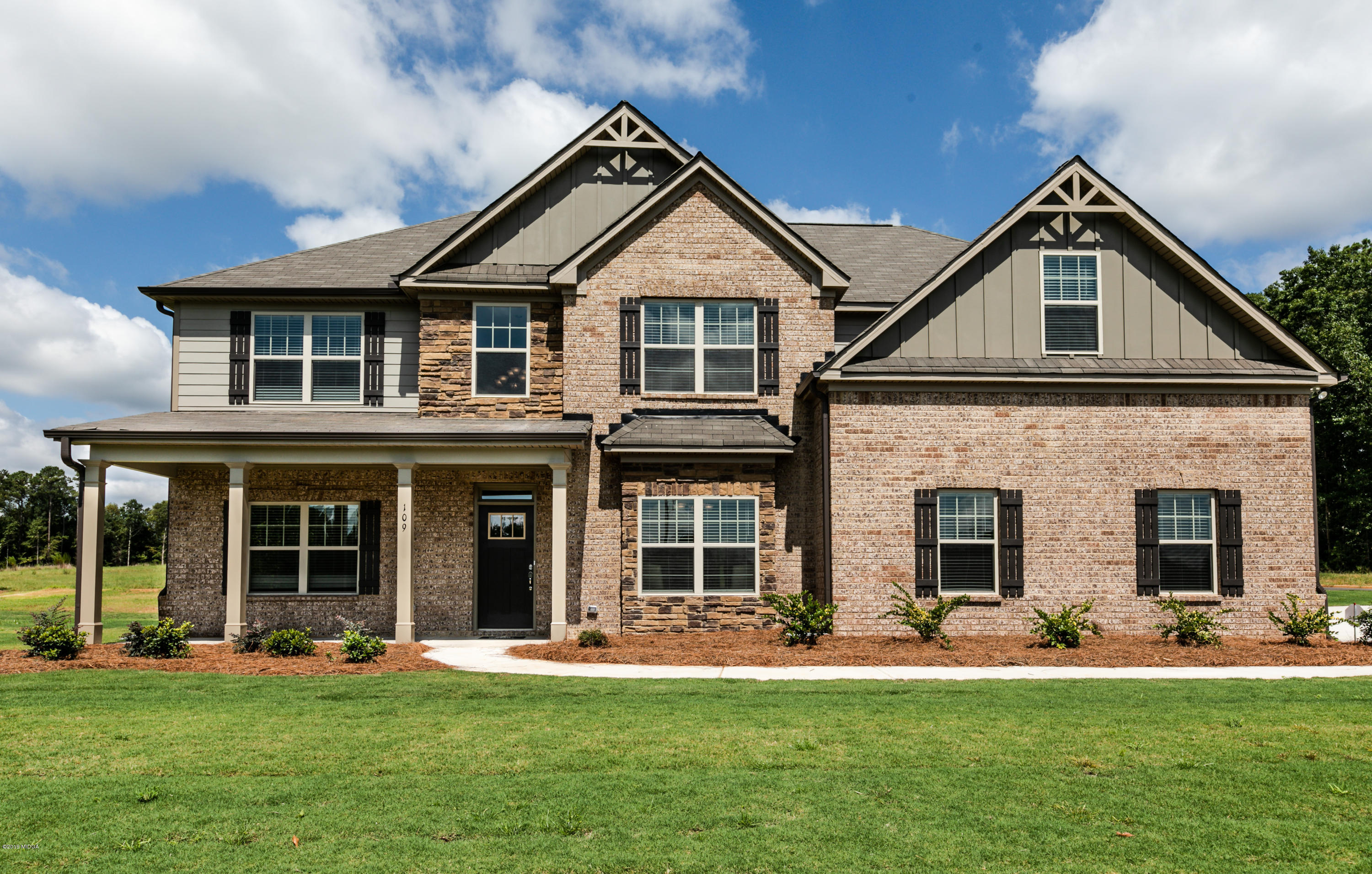 160 Homestead Circle Forsyth, GA 31029 - Photo 39 of 40 front view of a house with a yard