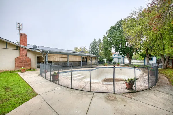 a view of a house with backyard and sitting area
