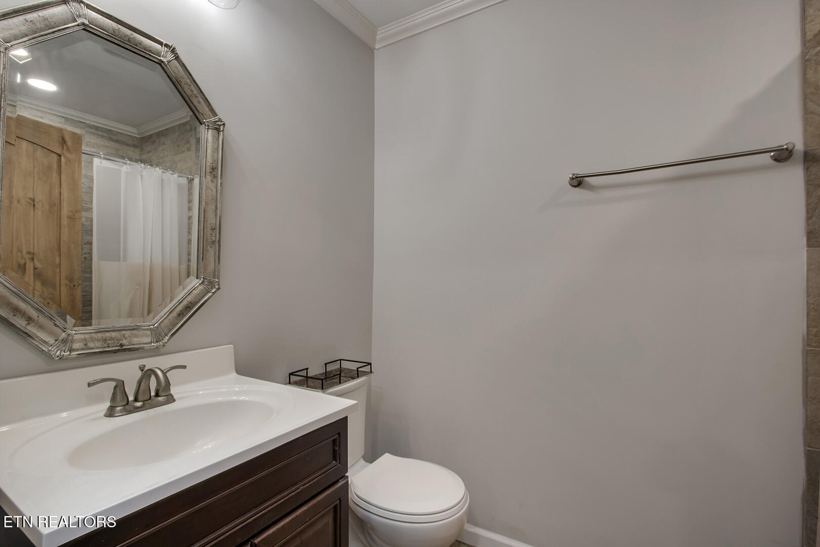 287 Cave Creek Road Loudon, TN 37774 - Photo 38 of 60 38_CaveCreekRoad_287_GuestBath2_01