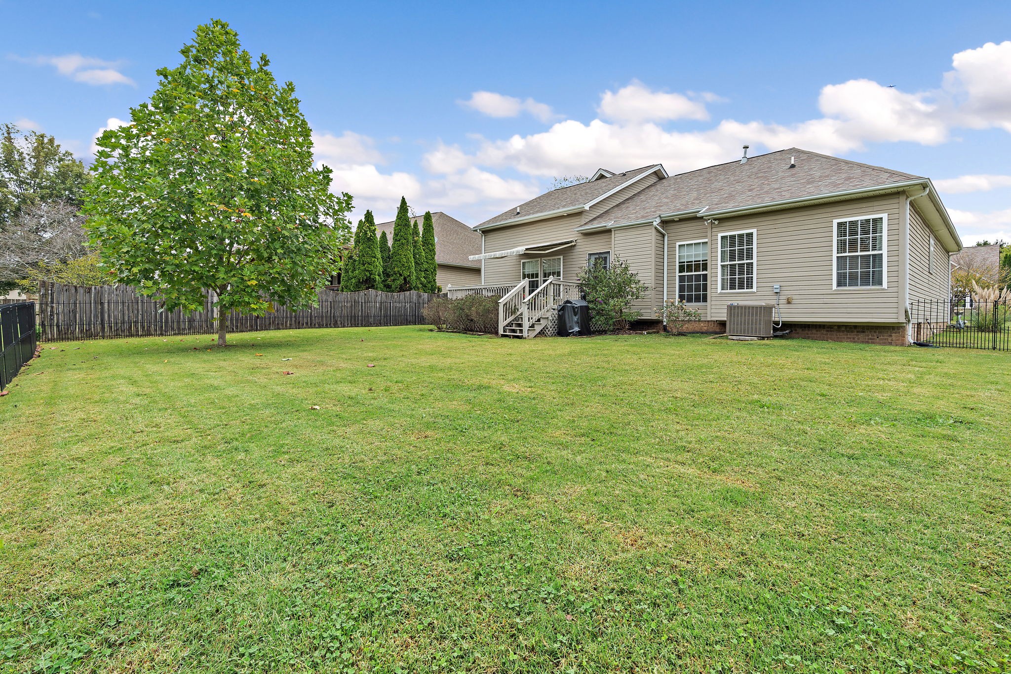 1025 Countess Lane Spring Hill, TN 37174 - Photo 31 of 38 a front view of a house with a garden