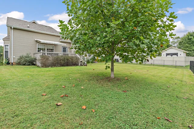 a view of a house with a backyard
