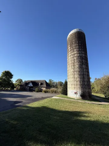 a view of a multi story building