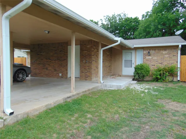 $1,495 | 407 Live Oak Street, Kyle, TX 78640